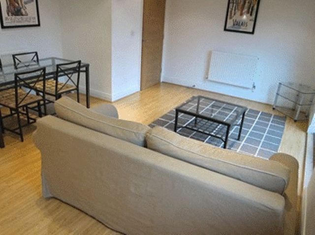  Image of 1 bedroom Flat to rent in Harvest Road Englefield Green Egham TW20 at 88 Harvest Road Englefield Green Egham, TW20 0SG