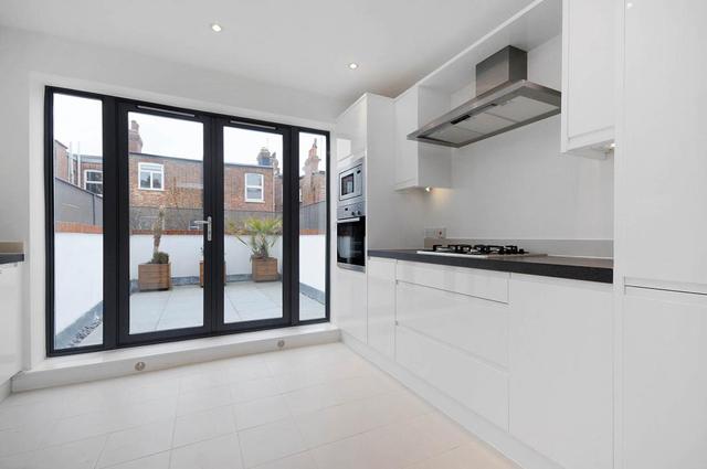  Image of 3 bedroom Terraced house to rent in Harvey Road London N8 at Crouch End  Hornsey, N8 9PA