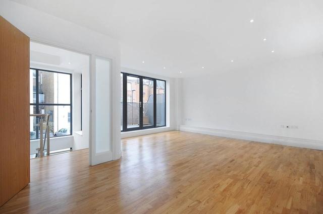  Image of 3 bedroom Terraced house to rent in Harvey Road London N8 at Crouch End  Hornsey, N8 9PA