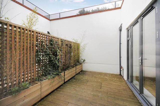  Image of 3 bedroom Terraced house to rent in Harvey Road London N8 at Crouch End  Hornsey, N8 9PA