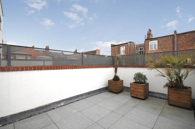  Image of 3 bedroom Terraced house to rent in Harvey Road London N8 at Crouch End  Hornsey, N8 9PA
