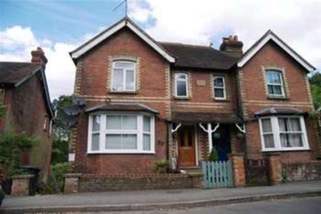  Image of 1 bedroom Flat to rent in Kings Road Haslemere GU27 at Haslemere, GU27 2QG