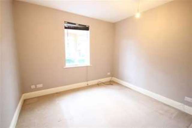  Image of 1 bedroom Flat to rent in Kings Road Haslemere GU27 at Haslemere, GU27 2QG
