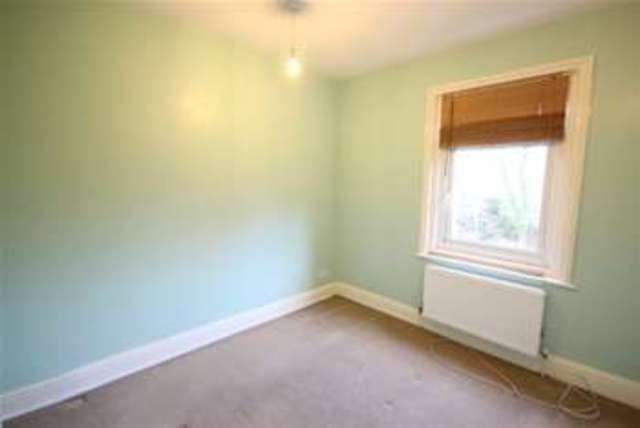  Image of 1 bedroom Flat to rent in Kings Road Haslemere GU27 at Haslemere, GU27 2QG
