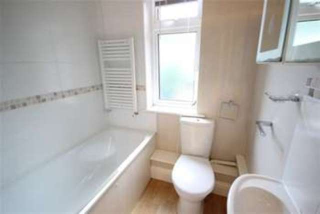  Image of 1 bedroom Flat to rent in Kings Road Haslemere GU27 at Haslemere, GU27 2QG