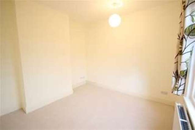 Image of 1 bedroom Flat to rent in Kings Road Haslemere GU27 at Haslemere, GU27 2QG