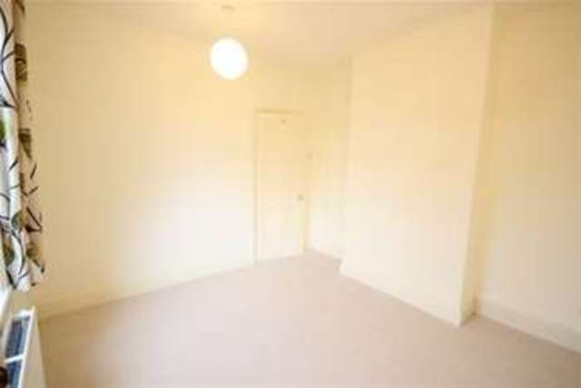  Image of 1 bedroom Flat to rent in Kings Road Haslemere GU27 at Haslemere, GU27 2QG