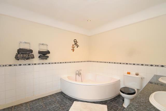  Image of 5 bedroom Detached house for sale in Haslemere Gardens London N3 at FINCHLEY  London, N3 3EA