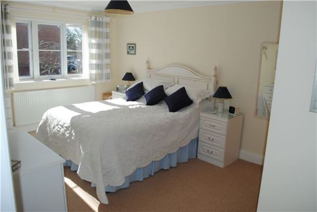  Image of 4 bedroom Town House for sale in Hastings Road Bexhill-on-Sea TN40 at East Sussex, TN40 2NH