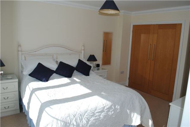  Image of 4 bedroom Town House for sale in Hastings Road Bexhill-on-Sea TN40 at East Sussex, TN40 2NH
