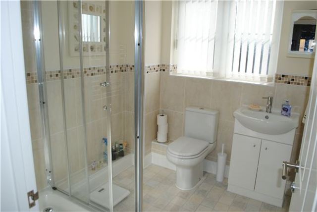  Image of 4 bedroom Town House for sale in Hastings Road Bexhill-on-Sea TN40 at East Sussex, TN40 2NH