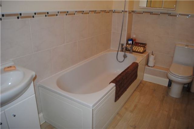  Image of 4 bedroom Town House for sale in Hastings Road Bexhill-on-Sea TN40 at East Sussex, TN40 2NH