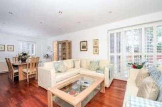  Image of 4 bedroom Detached house for sale in Hatchwood Close Woodford Green IG8 at Woodford Green  Woodford Green, IG8 0SX