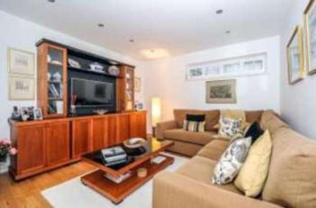  Image of 4 bedroom Detached house for sale in Hatchwood Close Woodford Green IG8 at Woodford Green  Woodford Green, IG8 0SX