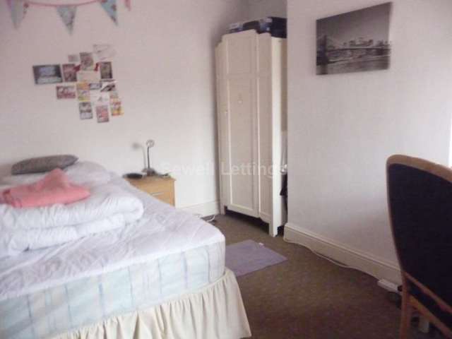  Image of 4 bedroom Terraced house to rent in Hatherley Road Reading RG1 at Hatherley Road  Reading, RG1 5QE
