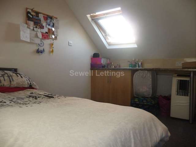  Image of 5 bedroom Detached house to rent in Hatherley Road Reading RG1 at Hatherley Road  Reading, RG1 5QA