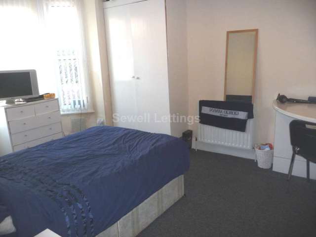  Image of 5 bedroom Detached house to rent in Hatherley Road Reading RG1 at Hatherley Road  Reading, RG1 5QA
