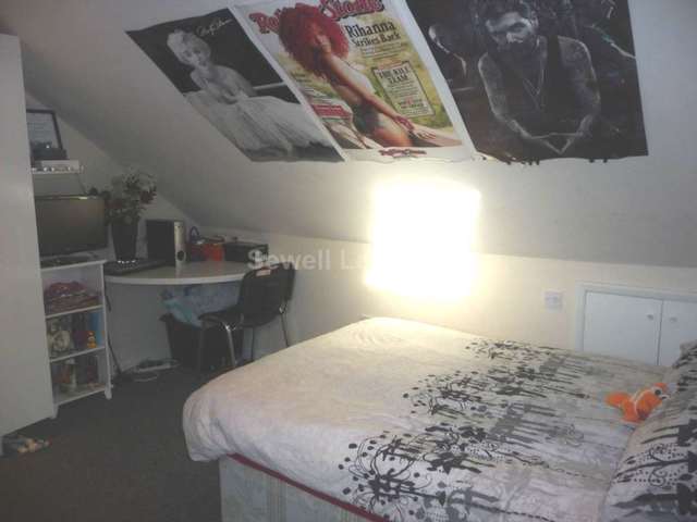  Image of 5 bedroom Detached house to rent in Hatherley Road Reading RG1 at Hatherley Road  Reading, RG1 5QA