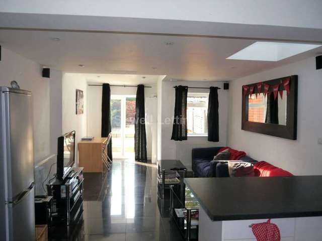  Image of 6 bedroom Detached house to rent in Hatherley Road Reading RG1 at Hatherley Road  Reading, RG1 5QE