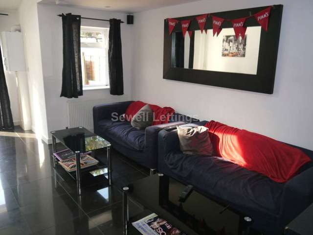  Image of 6 bedroom Detached house to rent in Hatherley Road Reading RG1 at Hatherley Road  Reading, RG1 5QE