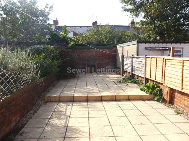 Image of 6 bedroom Detached house to rent in Hatherley Road Reading RG1 at Hatherley Road  Reading, RG1 5QE