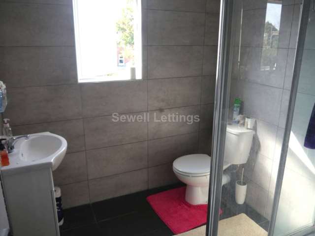  Image of 6 bedroom Detached house to rent in Hatherley Road Reading RG1 at Hatherley Road  Reading, RG1 5QE