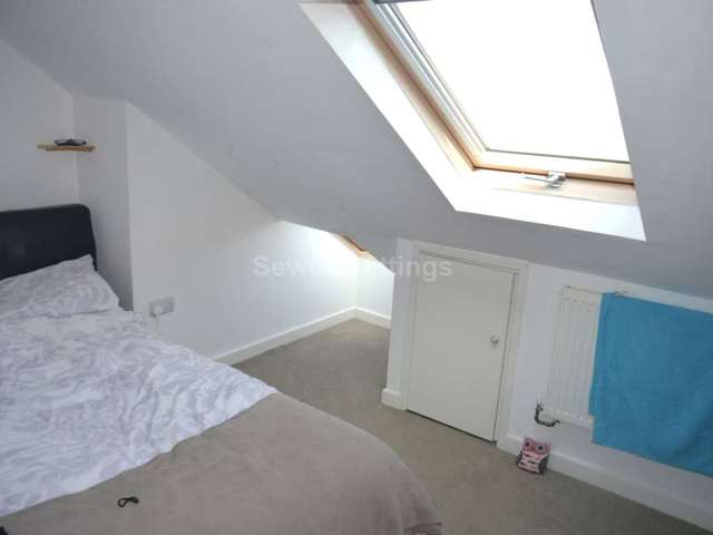  Image of 6 bedroom Detached house to rent in Hatherley Road Reading RG1 at Hatherley Road  Reading, RG1 5QE