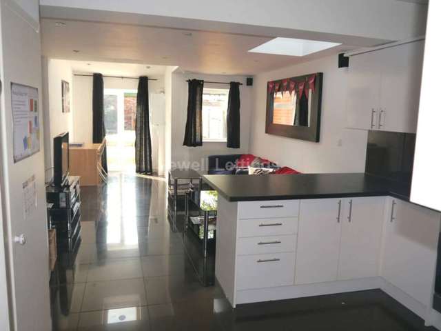  Image of 6 bedroom Detached house to rent in Hatherley Road Reading RG1 at Hatherley Road  Reading, RG1 5QE
