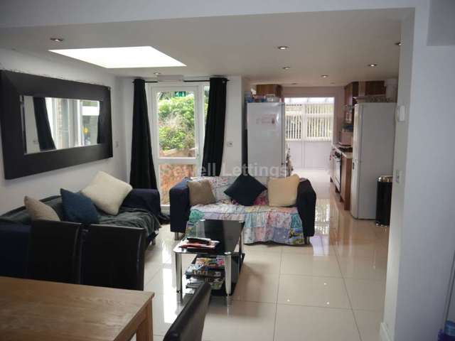  Image of 6 bedroom Detached house to rent in Hatherley Road Reading RG1 at Hatherley Road  Reading, RG1 5QA