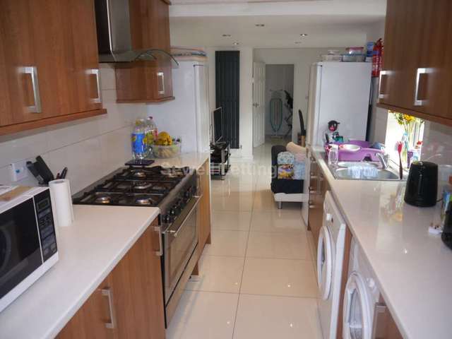  Image of 6 bedroom Detached house to rent in Hatherley Road Reading RG1 at Hatherley Road  Reading, RG1 5QA