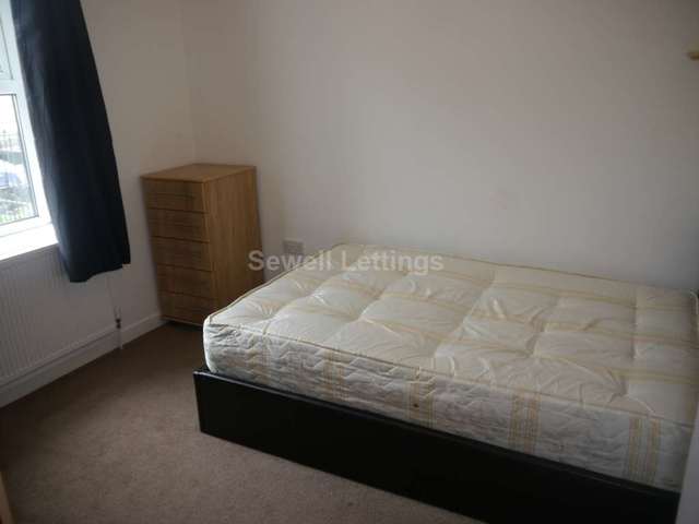  Image of 6 bedroom Detached house to rent in Hatherley Road Reading RG1 at Hatherley Road  Reading, RG1 5QA