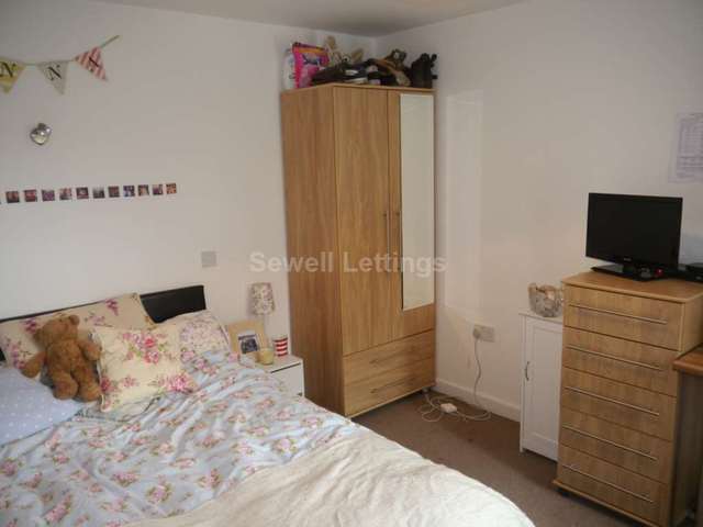  Image of 6 bedroom Detached house to rent in Hatherley Road Reading RG1 at Hatherley Road  Reading, RG1 5QA