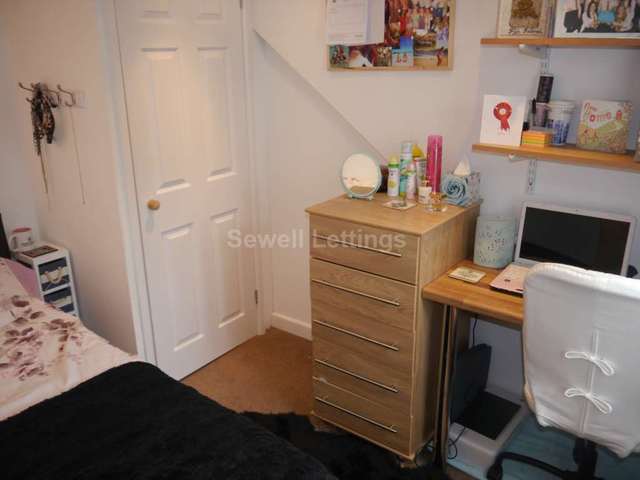 Image of 6 bedroom Detached house to rent in Hatherley Road Reading RG1 at Hatherley Road  Reading, RG1 5QA