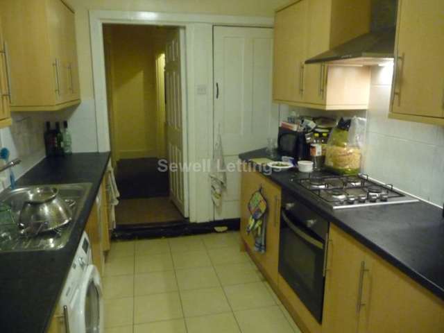  Image of 5 bedroom Detached house to rent in Hatherley Road Reading RG1 at Hatherley Road  Reading, RG1 5QA