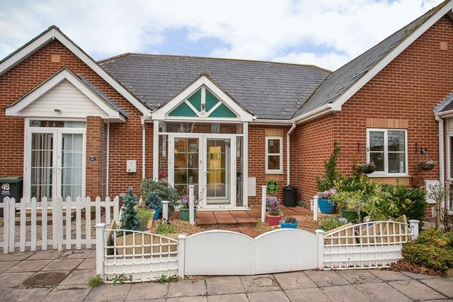  Image of 1 bedroom Bungalow for sale in Havant Road Emsworth PO10 at Havant Road  Emsworth, PO10 7JF