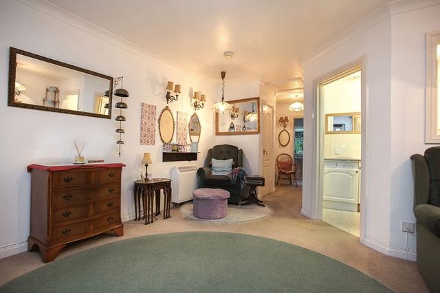  Image of 1 bedroom Bungalow for sale in Havant Road Emsworth PO10 at Havant Road  Emsworth, PO10 7JF