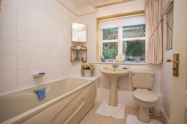  Image of 1 bedroom Bungalow for sale in Havant Road Emsworth PO10 at Havant Road  Emsworth, PO10 7JF