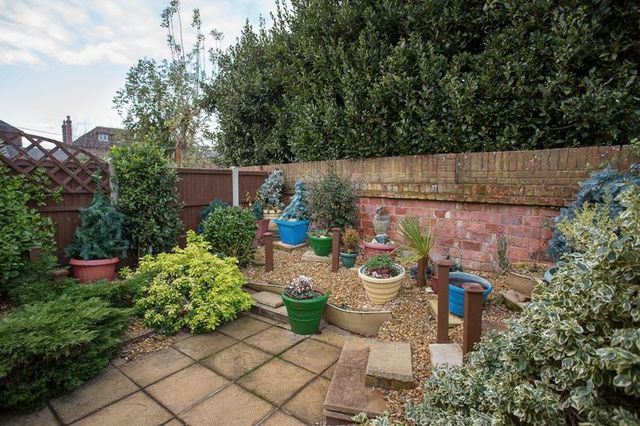  Image of 1 bedroom Bungalow for sale in Havant Road Emsworth PO10 at Havant Road  Emsworth, PO10 7JF