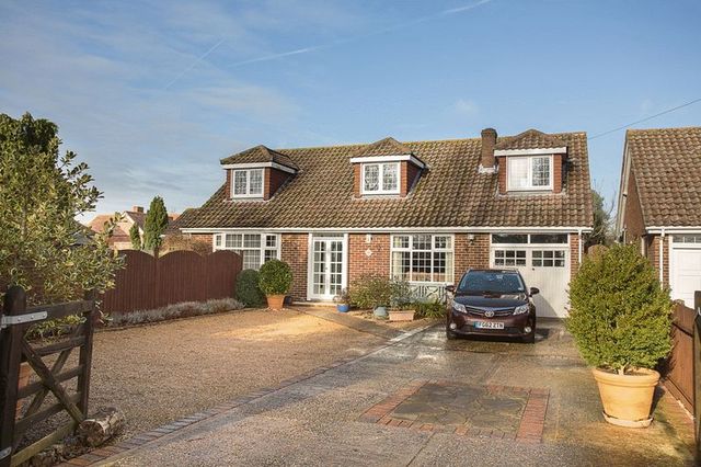  Image of 4 bedroom Detached house for sale in Havant Road Emsworth PO10 at Havant Road  Emsworth, PO10 7LF