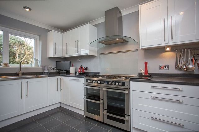  Image of 4 bedroom Detached house for sale in Havant Road Emsworth PO10 at Havant Road  Emsworth, PO10 7LF