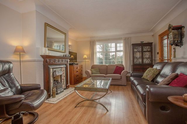  Image of 4 bedroom Detached house for sale in Havant Road Emsworth PO10 at Havant Road  Emsworth, PO10 7LF
