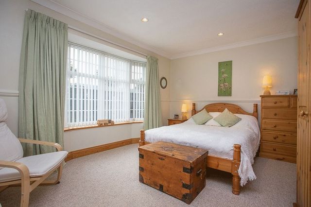  Image of 4 bedroom Detached house for sale in Havant Road Emsworth PO10 at Havant Road  Emsworth, PO10 7LF