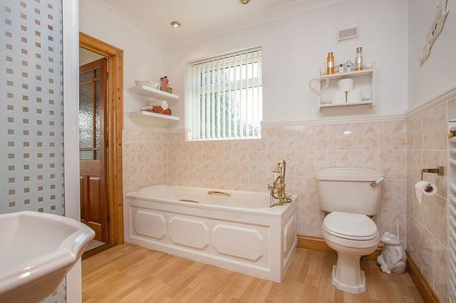  Image of 4 bedroom Detached house for sale in Havant Road Emsworth PO10 at Havant Road  Emsworth, PO10 7LF