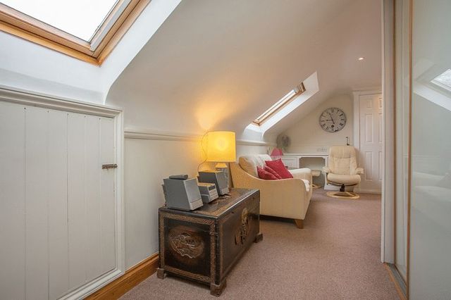  Image of 4 bedroom Detached house for sale in Havant Road Emsworth PO10 at Havant Road  Emsworth, PO10 7LF