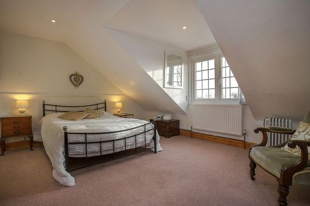  Image of 4 bedroom Detached house for sale in Havant Road Emsworth PO10 at Havant Road  Emsworth, PO10 7LF