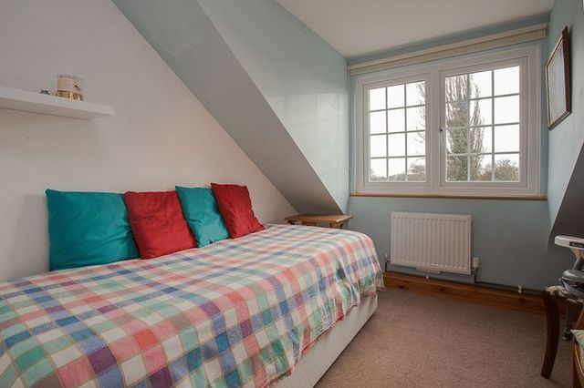  Image of 4 bedroom Detached house for sale in Havant Road Emsworth PO10 at Havant Road  Emsworth, PO10 7LF
