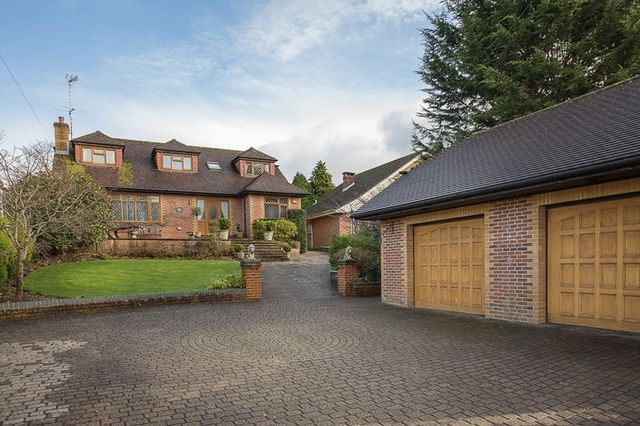  Image of 4 bedroom Detached house for sale in Havant Road Horndean Waterlooville PO8 at Havant Road Horndean Waterlooville, PO8 0DP