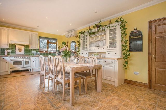  Image of 4 bedroom Detached house for sale in Havant Road Horndean Waterlooville PO8 at Havant Road Horndean Waterlooville, PO8 0DP