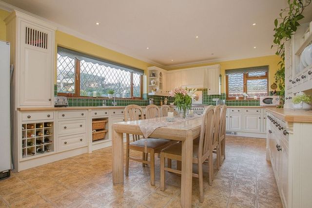  Image of 4 bedroom Detached house for sale in Havant Road Horndean Waterlooville PO8 at Havant Road Horndean Waterlooville, PO8 0DP