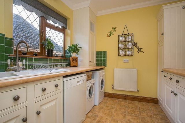  Image of 4 bedroom Detached house for sale in Havant Road Horndean Waterlooville PO8 at Havant Road Horndean Waterlooville, PO8 0DP